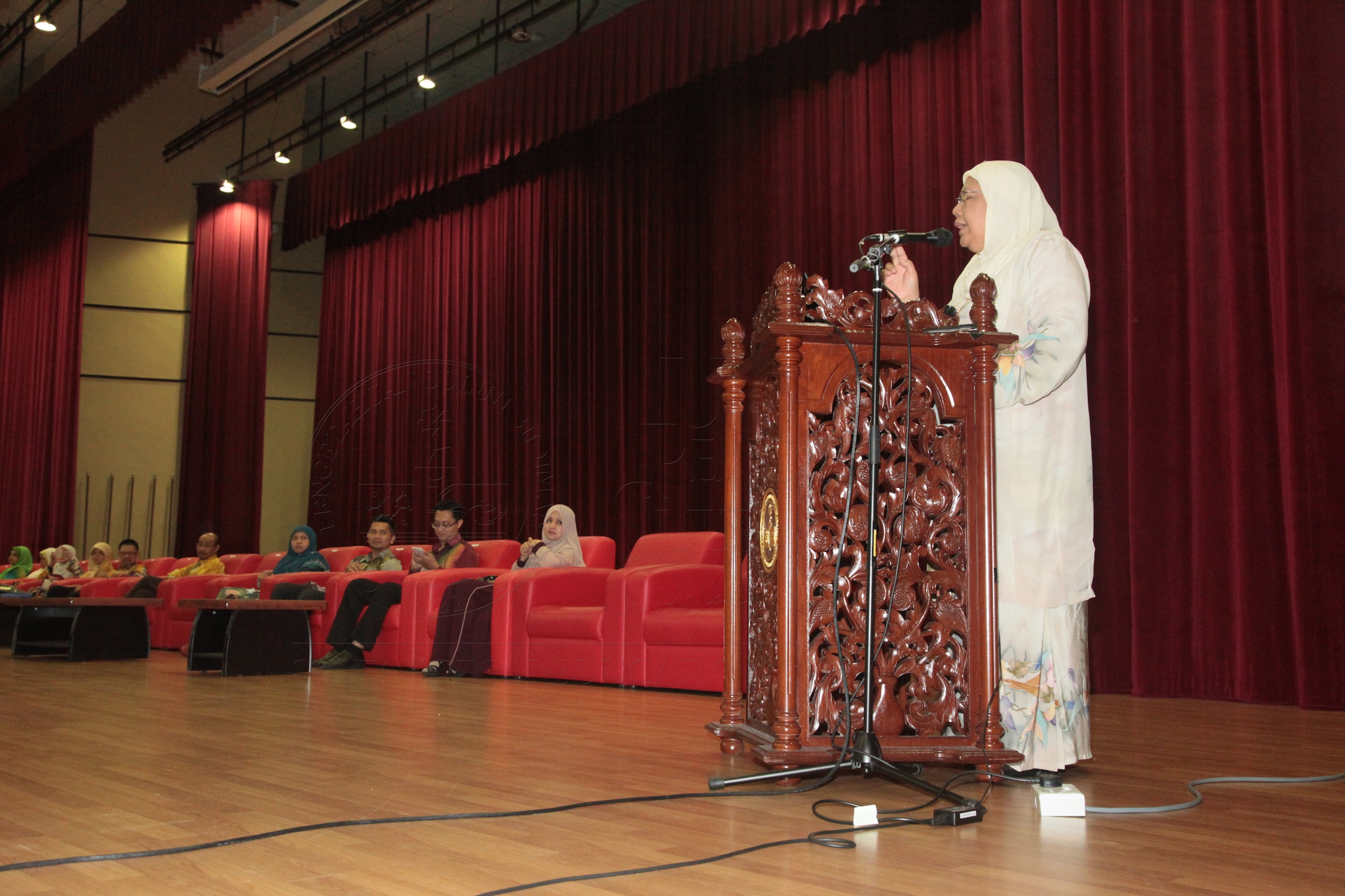 PRO16 16 siswazah IMG 0206